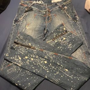 Beautiful painted zipper on leg jeans nice